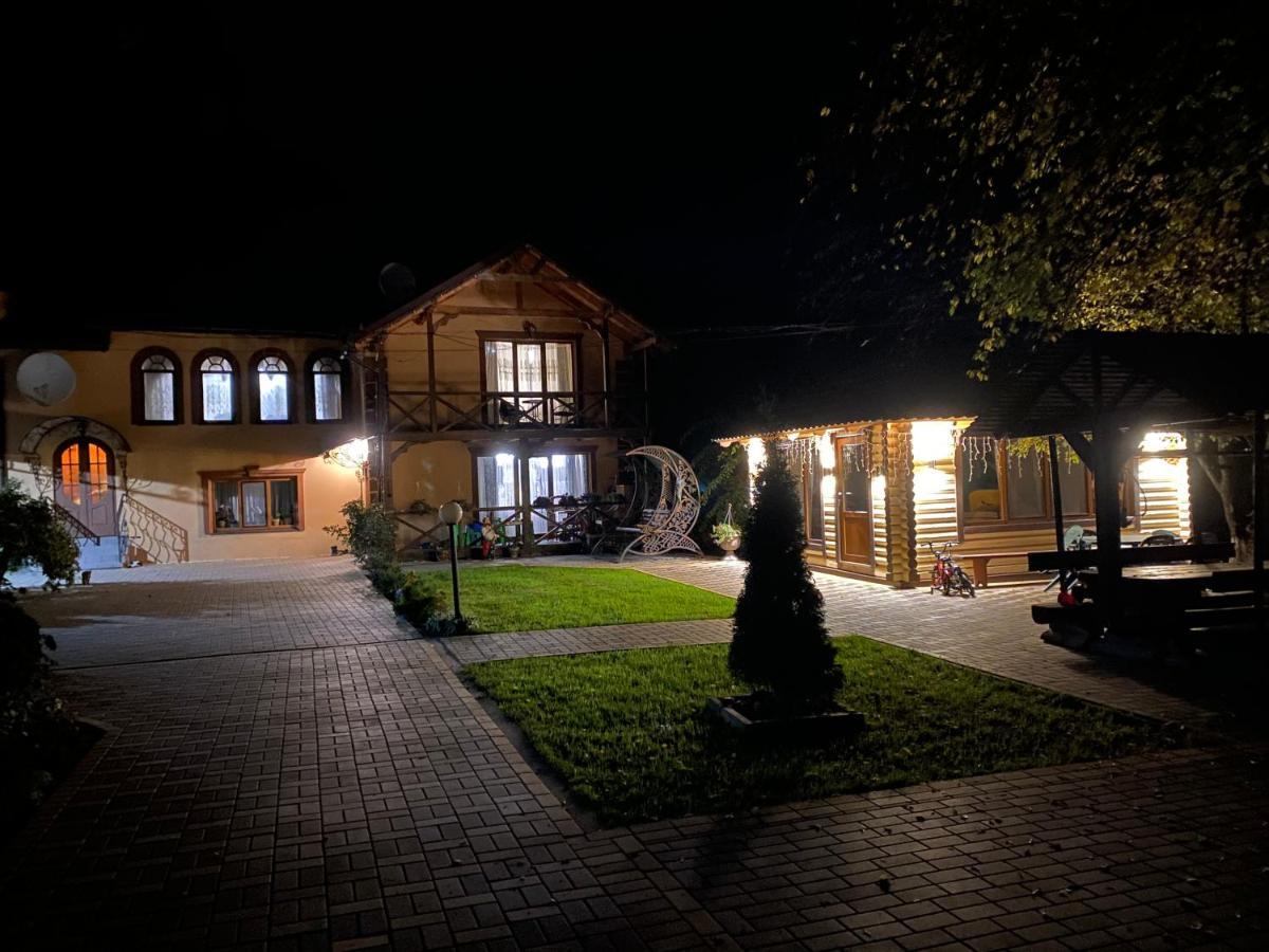 Rodynnyi Zatyshok Guest House Verhovîna Exterior foto
