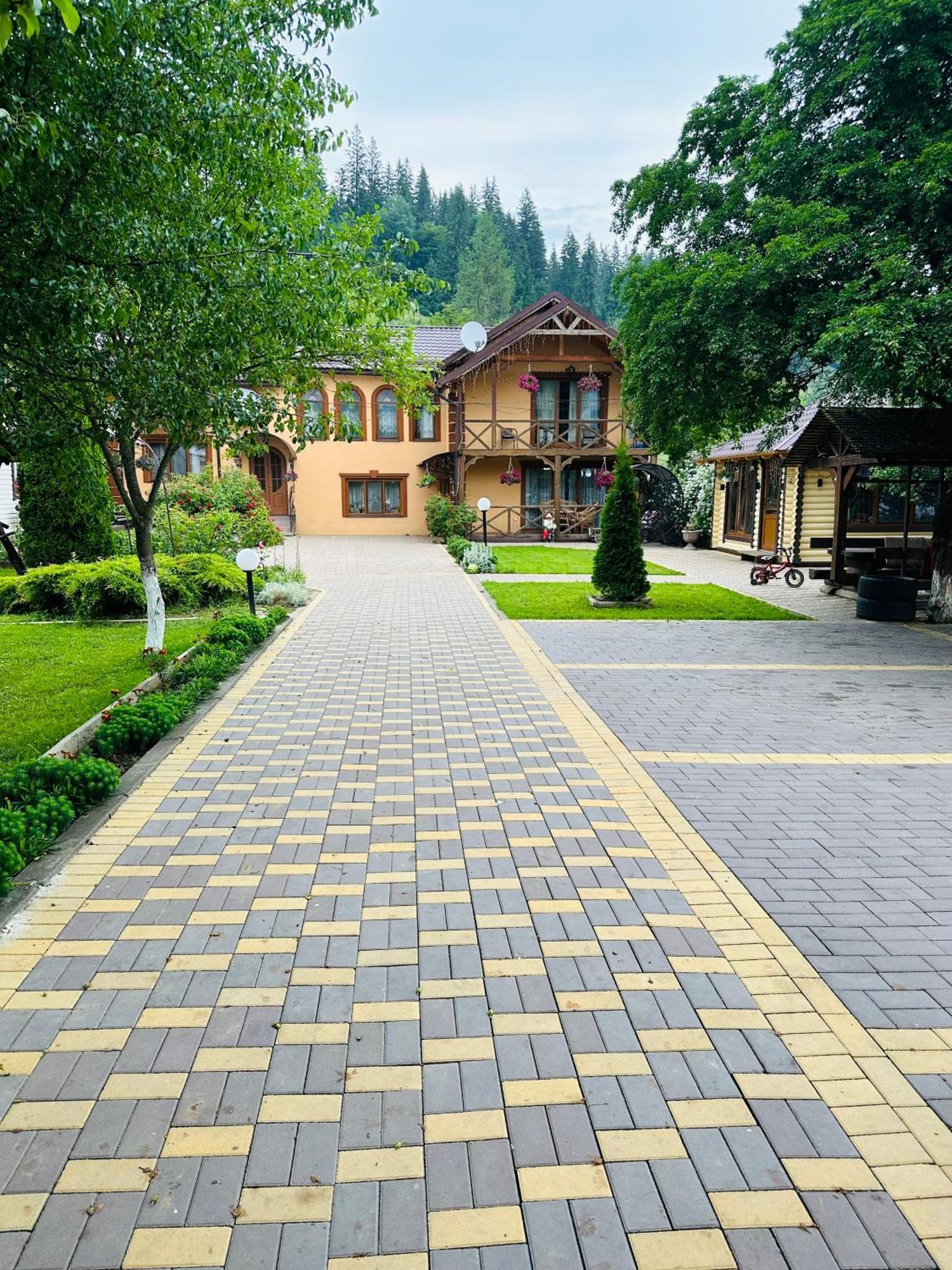 Rodynnyi Zatyshok Guest House Verhovîna Exterior foto